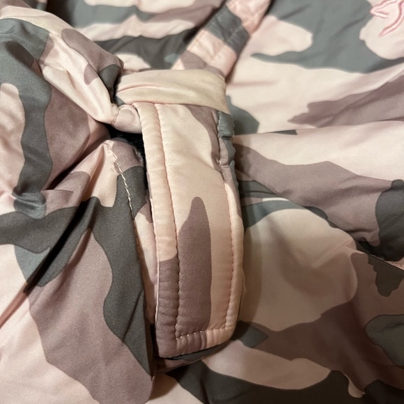 Browning women’s down coat in a bag. Super nice, never worn. Pink and gray camo. - Picture 8 of 8